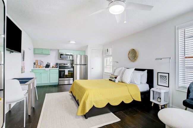 215 Hyde Park Blvd in Houston, TX - Building Photo - Building Photo
