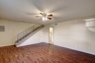 1704 E M. Franklin Ave in Austin, TX - Building Photo - Building Photo