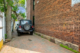 46 Cameron St, Unit 2 in Brookline, MA - Building Photo - Building Photo