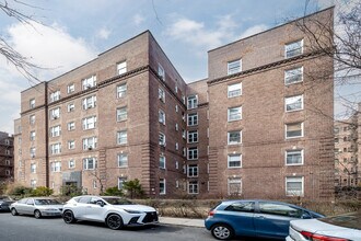 Queensbrook Building in Forest Hills, NY - Foto de edificio - Building Photo