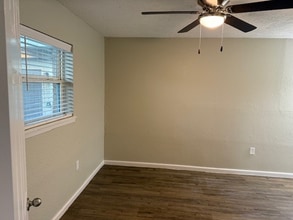 6205 Jackson Rd in Hitchcock, TX - Building Photo - Building Photo