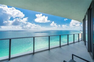15701 Collins Ave in North Miami Beach, FL - Building Photo