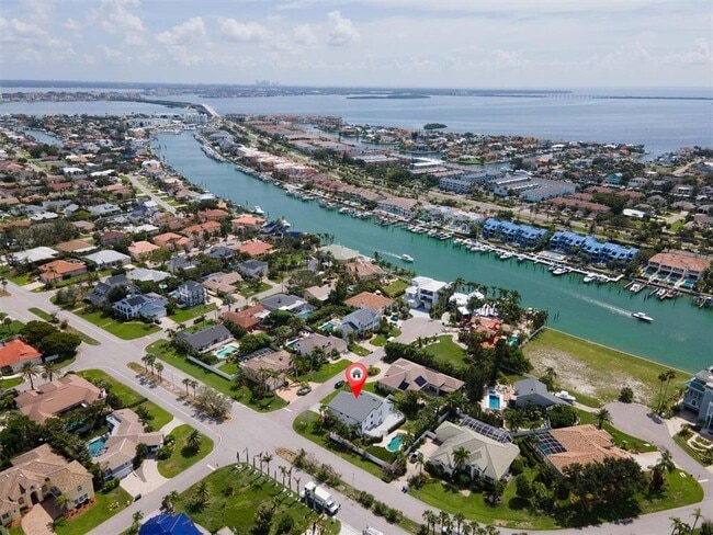 748 Nina Dr in St. Petersburg, FL - Building Photo - Building Photo