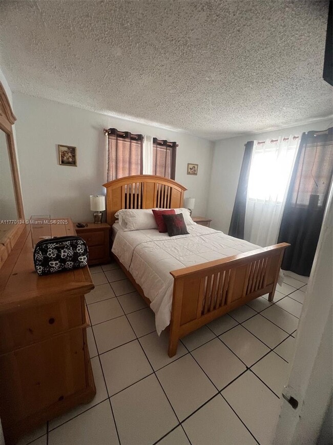 9760 SW 184th St in Cutler Bay, FL - Foto de edificio - Building Photo