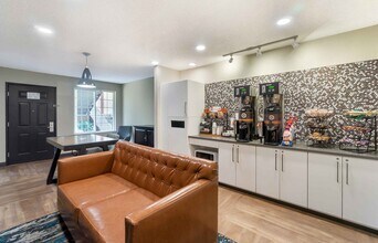 Furnished Studio-Seattle - Redmond in Bellevue, WA - Foto de edificio - Building Photo