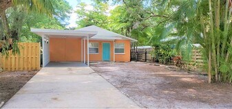 2541 Floyd St in Sarasota, FL - Building Photo