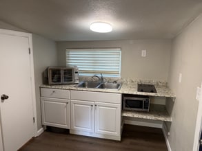 1025 W Cimarron St in Colorado Springs, CO - Foto de edificio - Building Photo