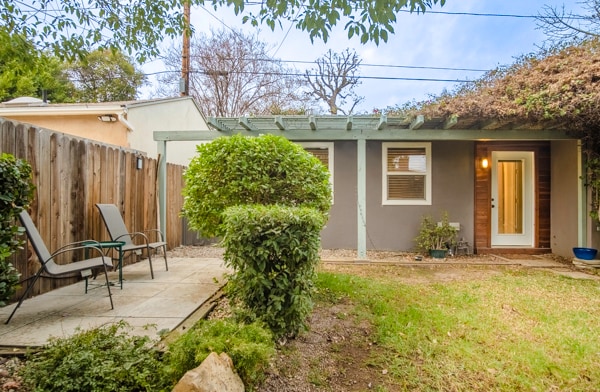 14039 Gilmore St, Unit 1 in Van Nuys, CA - Building Photo - Building Photo