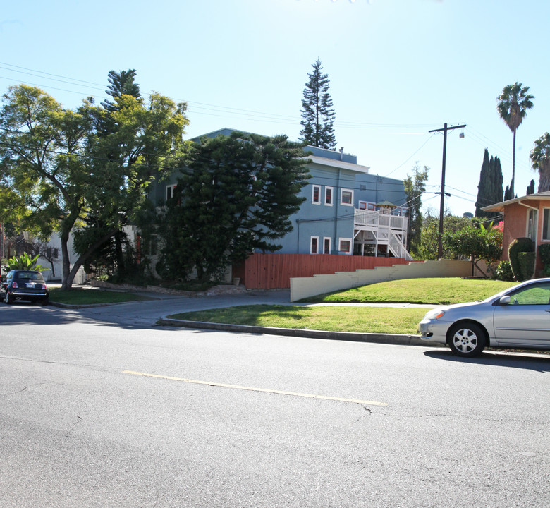 3172 Rowena Ave in Los Angeles, CA - Foto de edificio