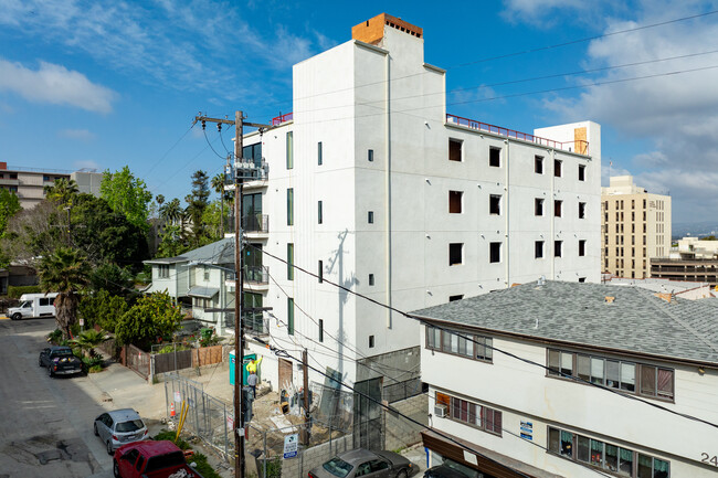 245 S Westlake Ave in Los Angeles, CA - Building Photo - Building Photo