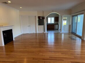 200 Harbour Close in New Haven, CT - Building Photo - Building Photo