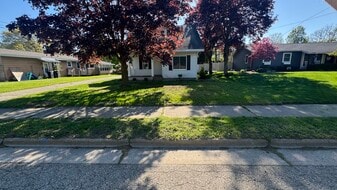 3220 Wayburn Ave SW, Unit 2 in Grandville, MI - Building Photo
