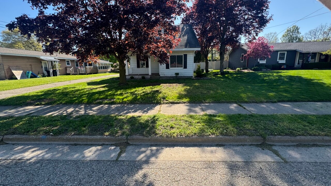 3220 Wayburn Ave SW, Unit 2 in Grandville, MI - Building Photo