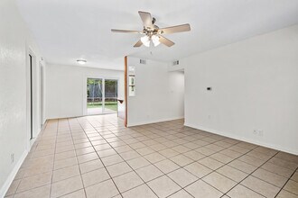 850 W Kelley St in Fayetteville, AR - Foto de edificio - Building Photo