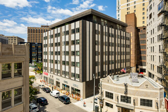 The Claridge Apartments in Detroit, MI - Foto de edificio - Building Photo