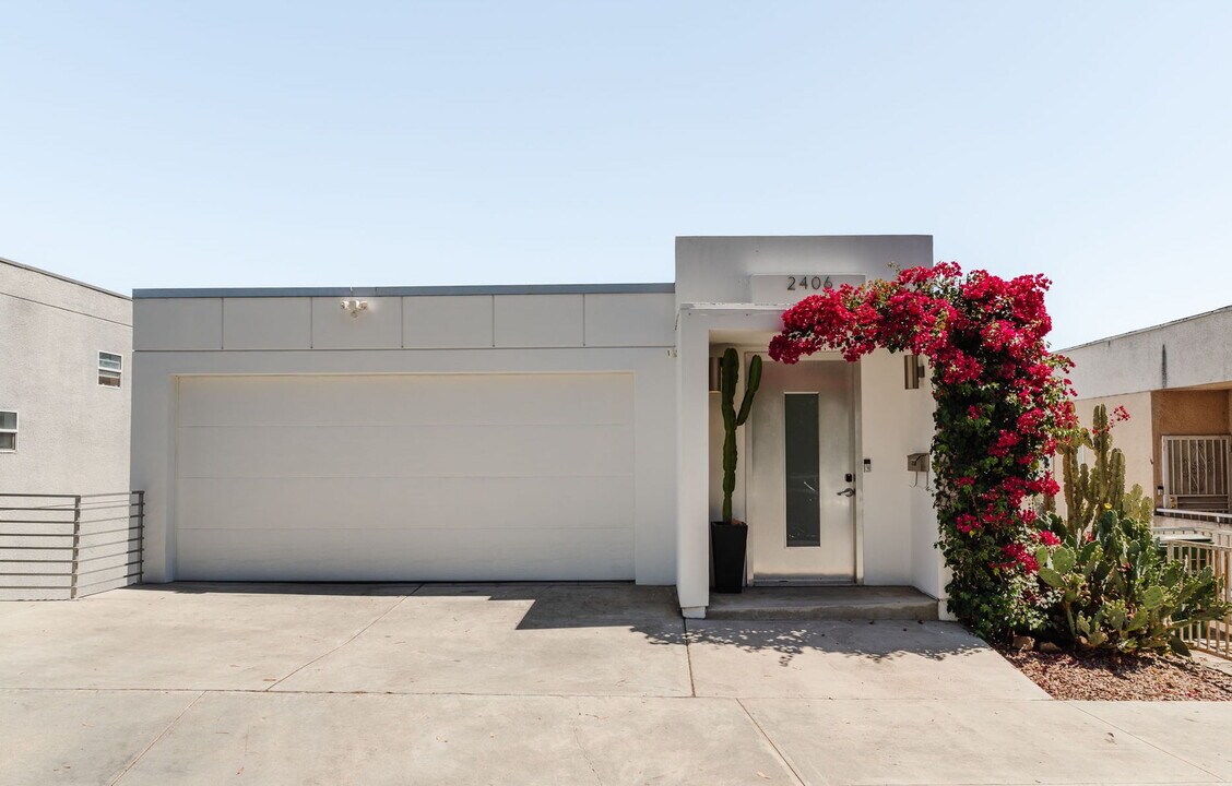2406 Silver Ridge Ave in Los Angeles, CA - Building Photo