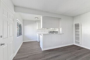 811 Gardenia Ave in Long Beach, CA - Building Photo