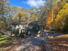 102 Drakestown Rd in Hackettstown, NJ - Building Photo