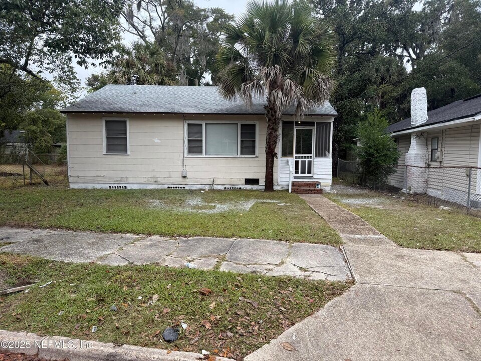 947 Glencarin St in Jacksonville, FL - Building Photo