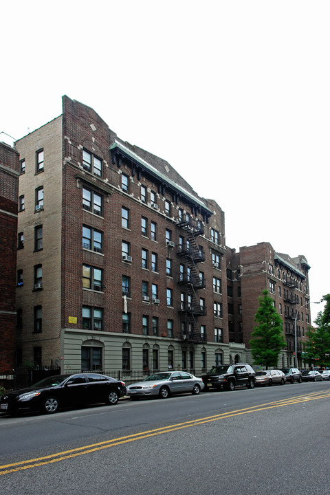 305 Ocean Ave in Brooklyn, NY - Foto de edificio