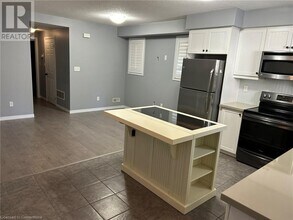 923 Glasgow St in Kitchener, ON - Building Photo - Building Photo