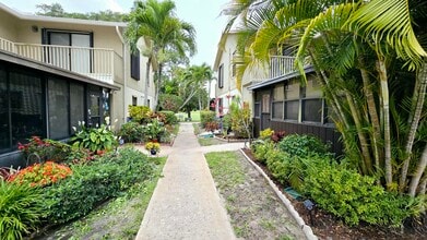 7442 SE Jamestown Terrace in Hobe Sound, FL - Building Photo - Building Photo