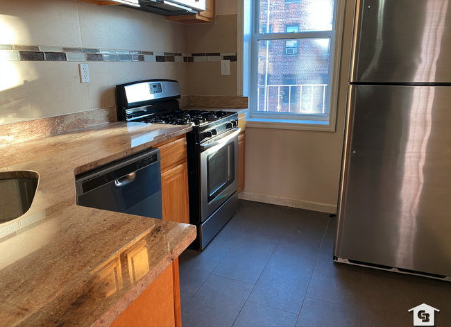 372 Bay Ridge Ave in Brooklyn, NY - Building Photo - Building Photo