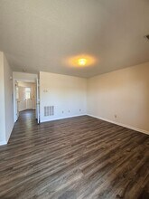 Ivy Court Apartments in Greenville, NC - Building Photo - Interior Photo