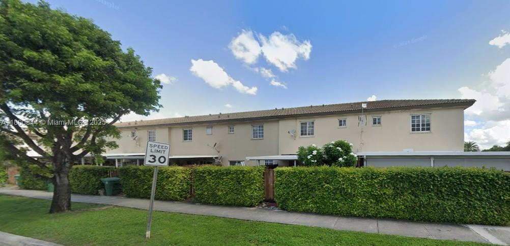 11416 NW 93rd Ct in Hialeah, FL - Building Photo