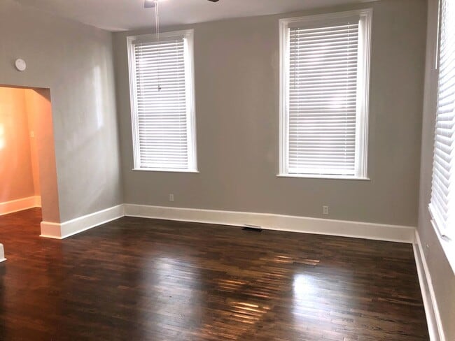 property at 806 N Broadway St