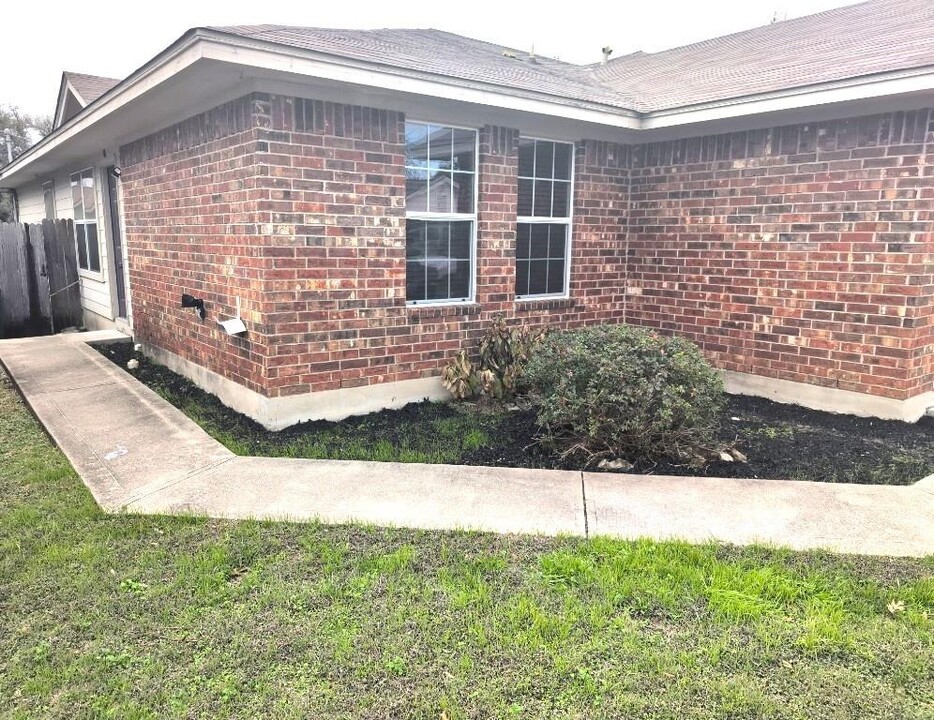 8605 Talyne Chaise Cir in Austin, TX - Building Photo