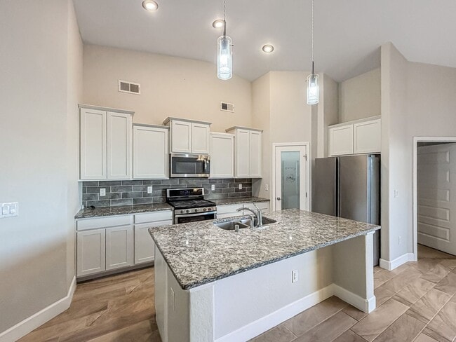 4717 Homestretch Rd in Hobbs, NM - Building Photo - Building Photo