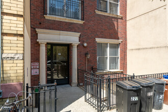 221 Kingsland Ave in Brooklyn, NY - Building Photo - Building Photo