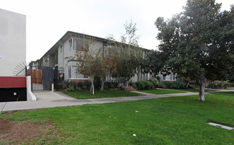 1824-1834 Winona Blvd Apartments