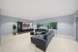 1145 101st St in Bay Harbor Islands, FL - Foto de edificio - Building Photo
