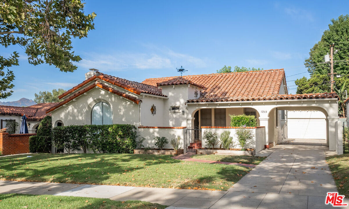 1203 Highland Ave in Glendale, CA - Foto de edificio