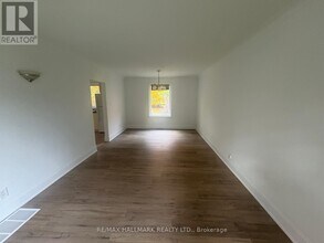 18 Woodward Ave in Markham, ON - Building Photo - Building Photo