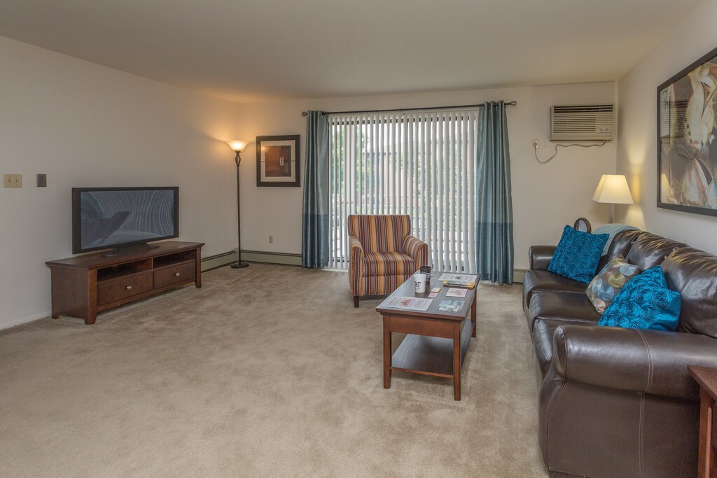 Deer Creek North Royalton, OH Apartments