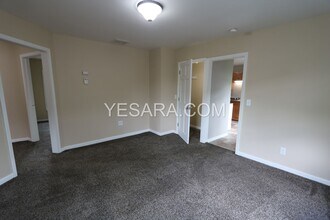 421 S Garfield Ave in Burlington, IA - Building Photo - Building Photo