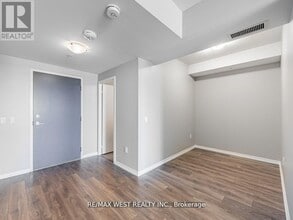 3237 Bayview Ave in Toronto, ON - Building Photo - Building Photo