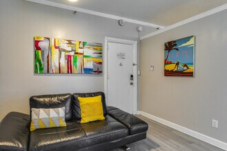 3700 Collins Ave in Miami, FL - Building Photo - Building Photo