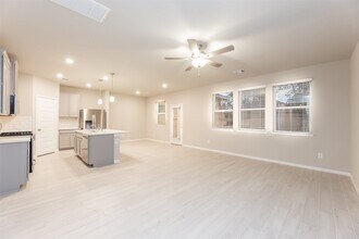 18484 Sunrise Maple Dr in Montgomery, TX - Building Photo - Building Photo