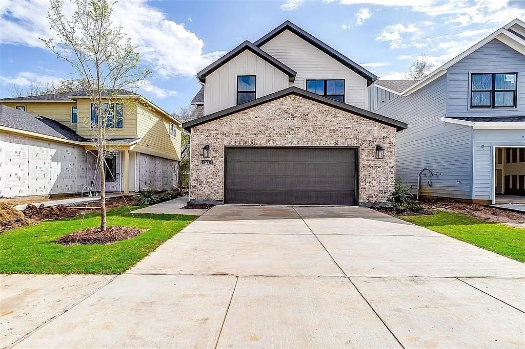 4524 Hogans Alley Dr in Arlington, TX - Building Photo