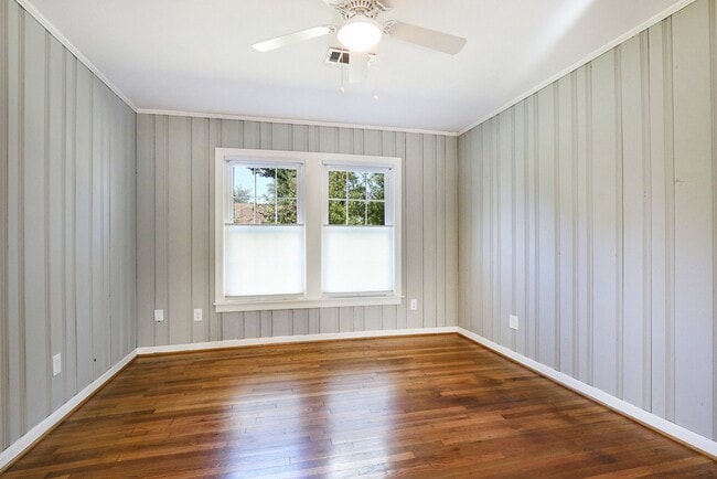 property at 215 Avenue of Oaks St