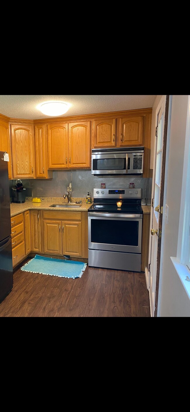 24 Carol Dr in Plainville, CT - Building Photo - Building Photo