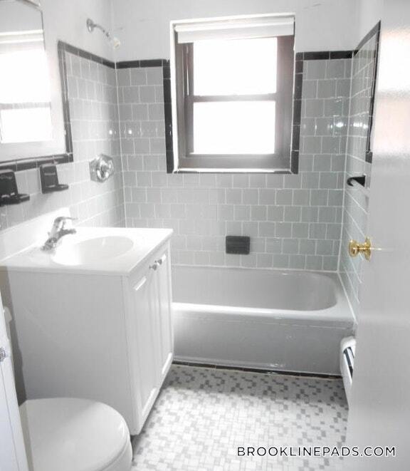 46 Harvard St, Unit 3 in Brookline, MA - Foto de edificio - Building Photo