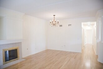 501 Saddlebrook Ln in Vernon Hills, IL - Building Photo - Building Photo