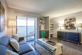 Sedona Canyon in San Antonio, TX - Foto de edificio - Building Photo