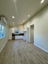 15011 Hartland St, Unit 15011 1.5 in Van Nuys, CA - Building Photo - Building Photo