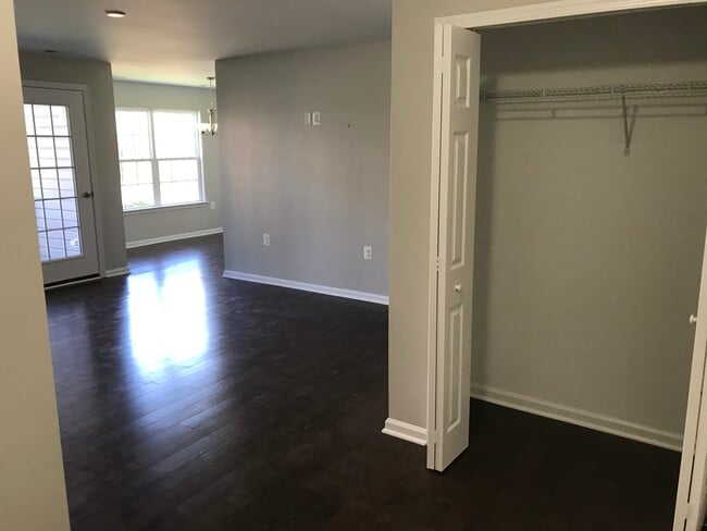 6425 Richmond Hwy, Unit 103 in Alexandria, VA - Foto de edificio - Building Photo